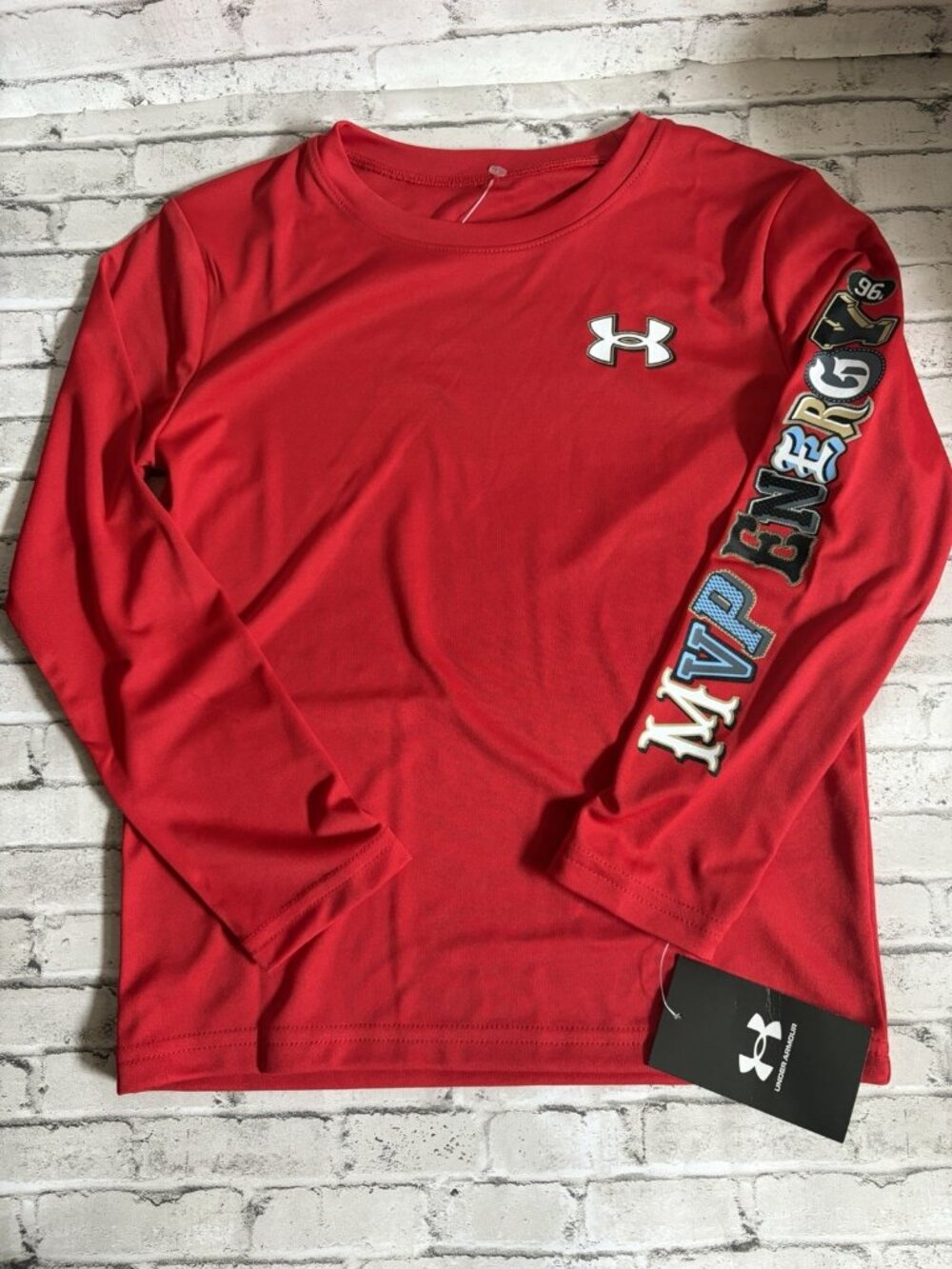Under Armour Boys Red Long Sleeve Athletic Shirt Size 6 NWT